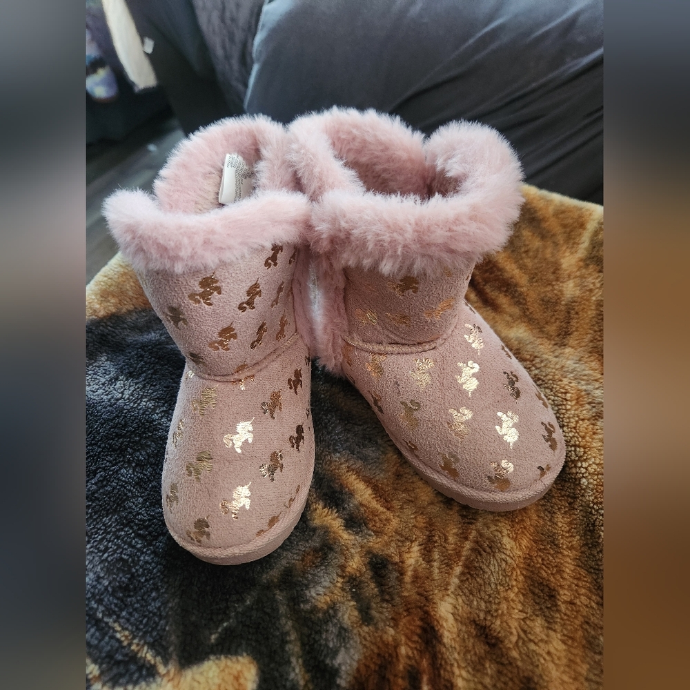 Olivia Miller Trisha Toddler Girls Pink Furry Slipper Boots with Gold Accents
